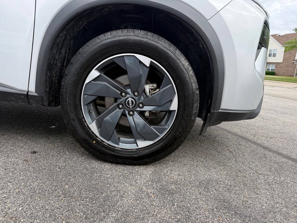 Used 2024 Nissan Rogue SV AWD/4WD image 26
