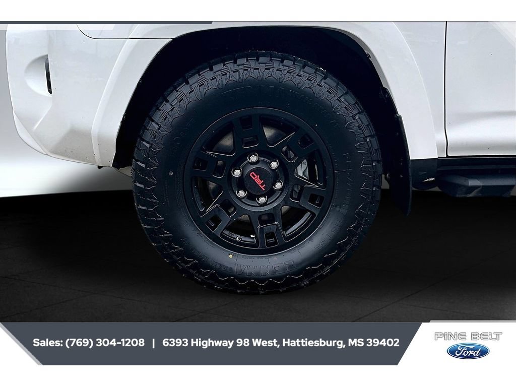 Used 2020 Toyota 4Runner SR5 Premium w/ Moonroof Package RWD image 7