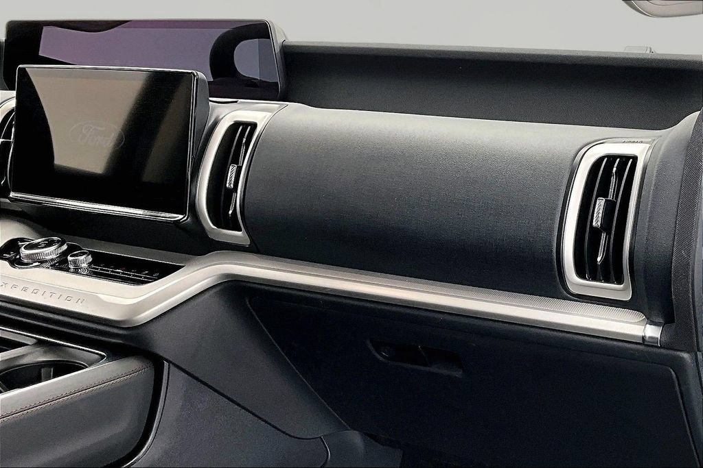 Certified 2025 Ford Expedition Active AWD/4WD image 17