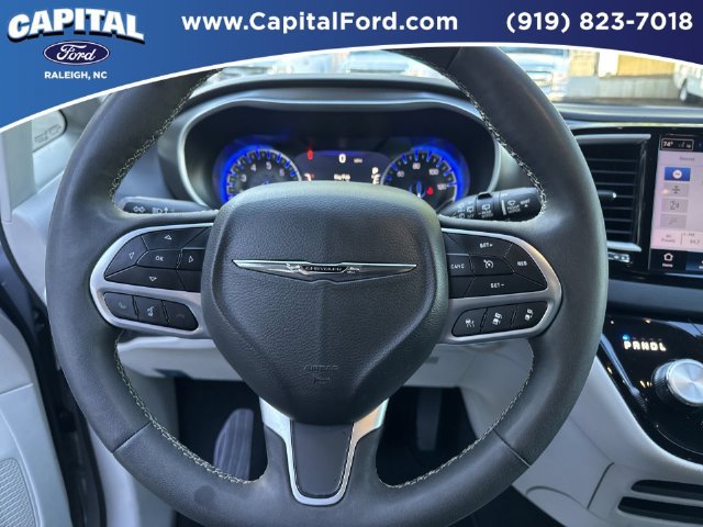 Used 2024 Chrysler Pacifica Touring-L FWD image 24