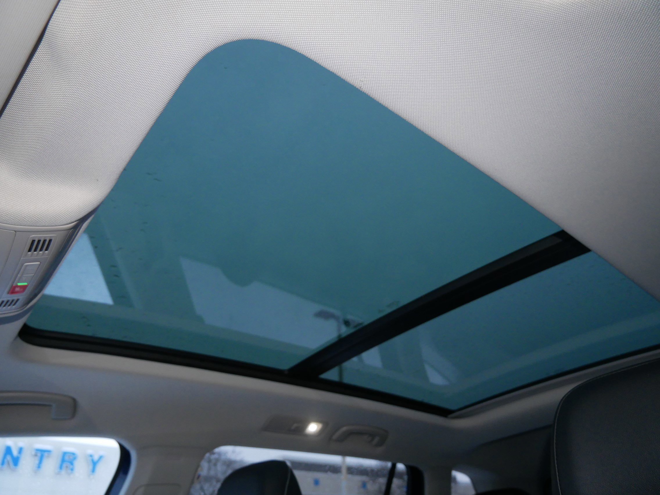 Used 2021 Volkswagen Tiguan SE w/ Panoramic Sunroof Package image 33