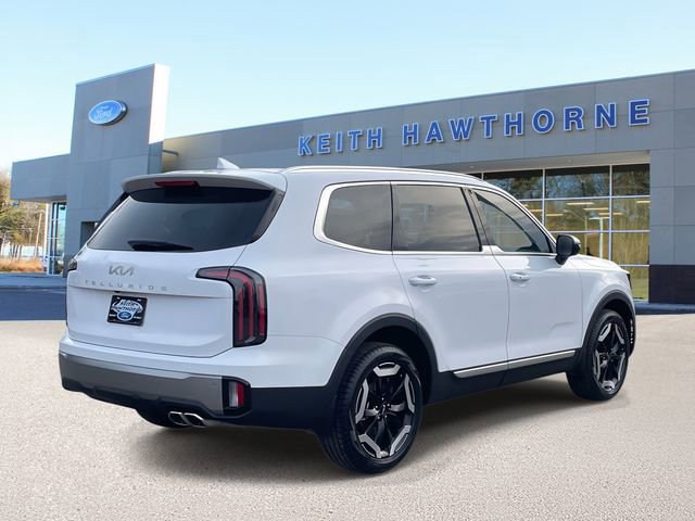 Used 2025 Kia Telluride EX w/ EX Captain's Chair Package image 4