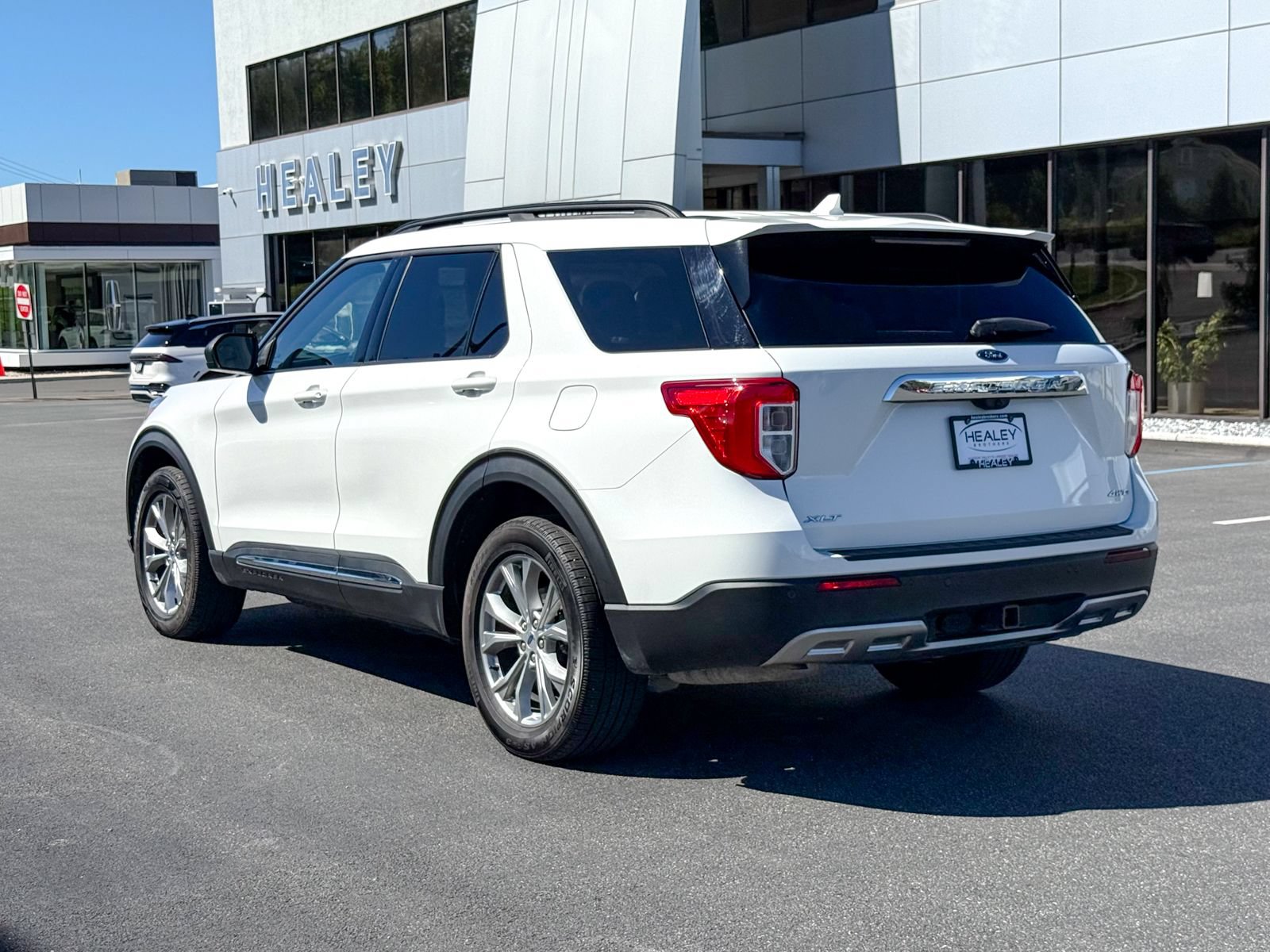 Certified 2023 Ford Explorer XLT w/ Equipment Group 202A AWD/4WD image 3