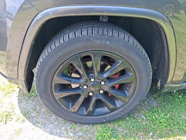 Used 2017 Jeep Grand Cherokee Altitude AWD/4WD image 5