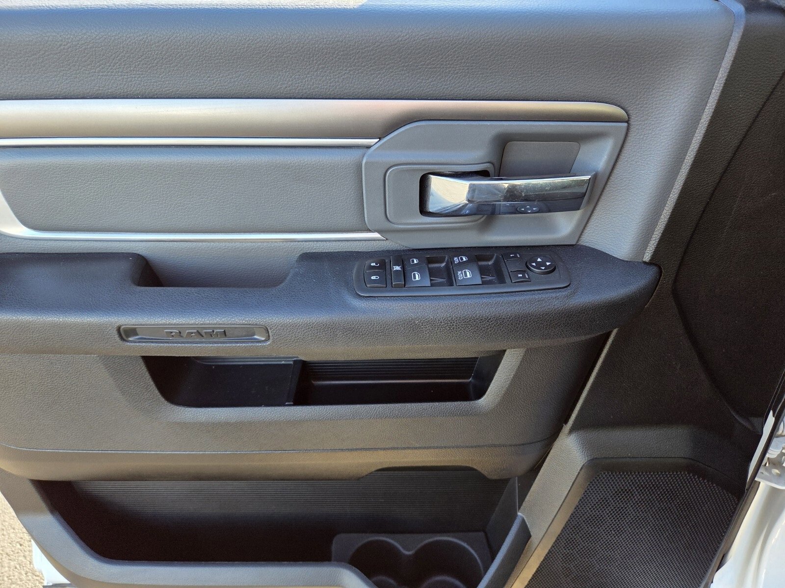 Used 2024 RAM 1500 Classic SLT image 17