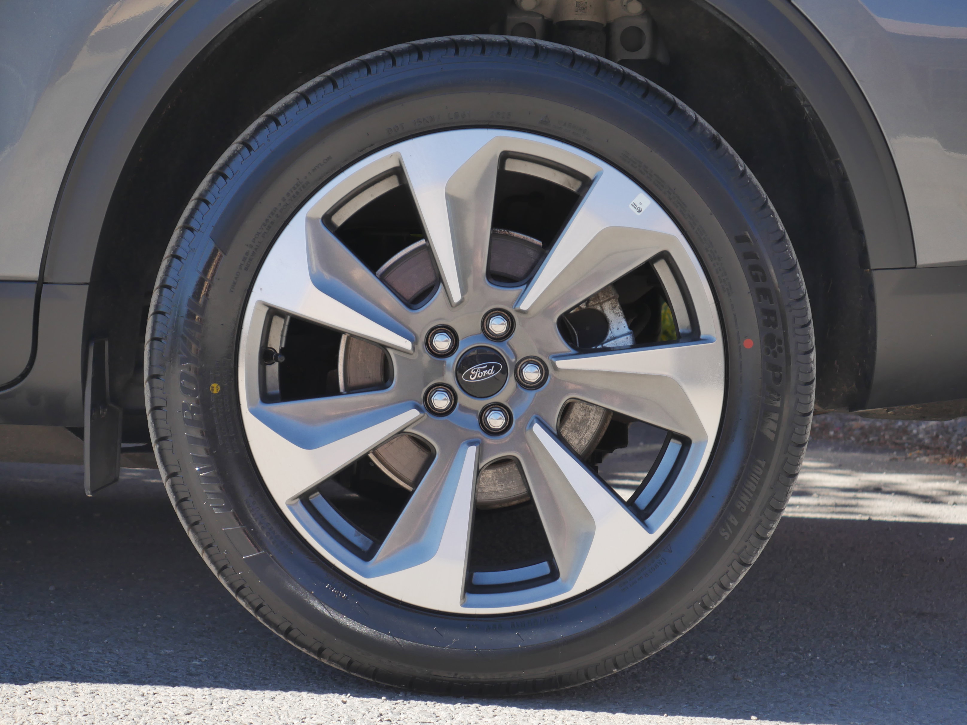 Certified 2025 Ford Escape Platinum AWD/4WD image 16