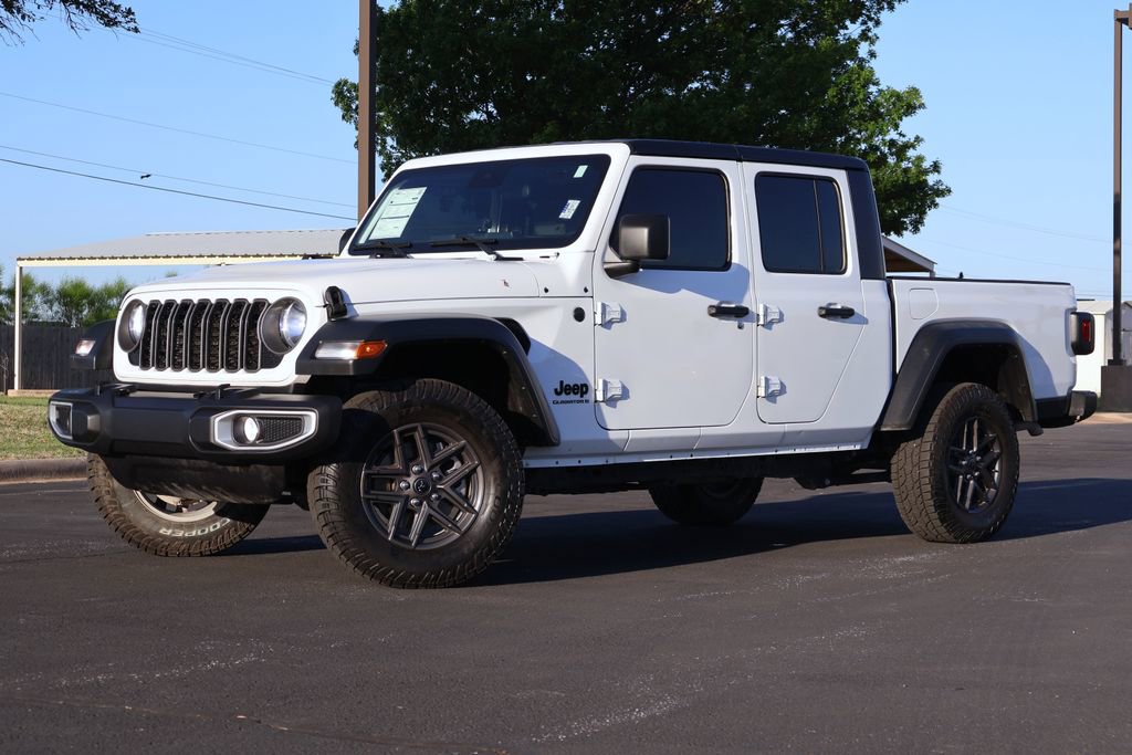 Used 2025 Jeep Gladiator Sport AWD/4WD image 17
