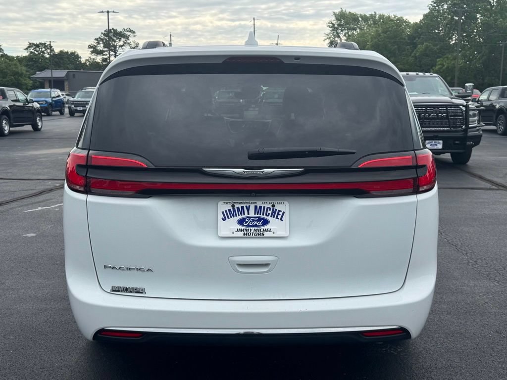 Used 2022 Chrysler Pacifica Touring-L FWD image 25