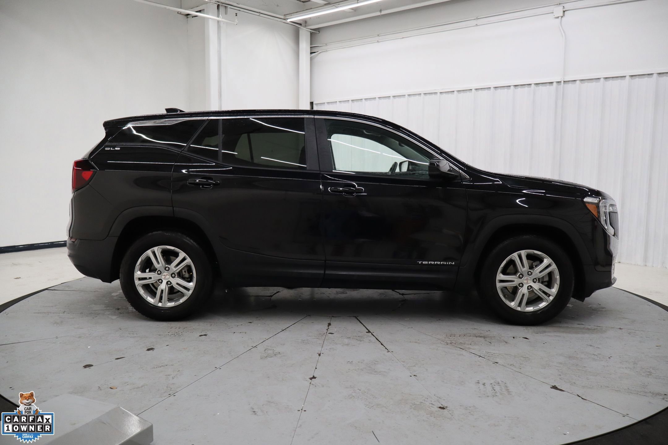 Used 2024 GMC Terrain SLE image 8