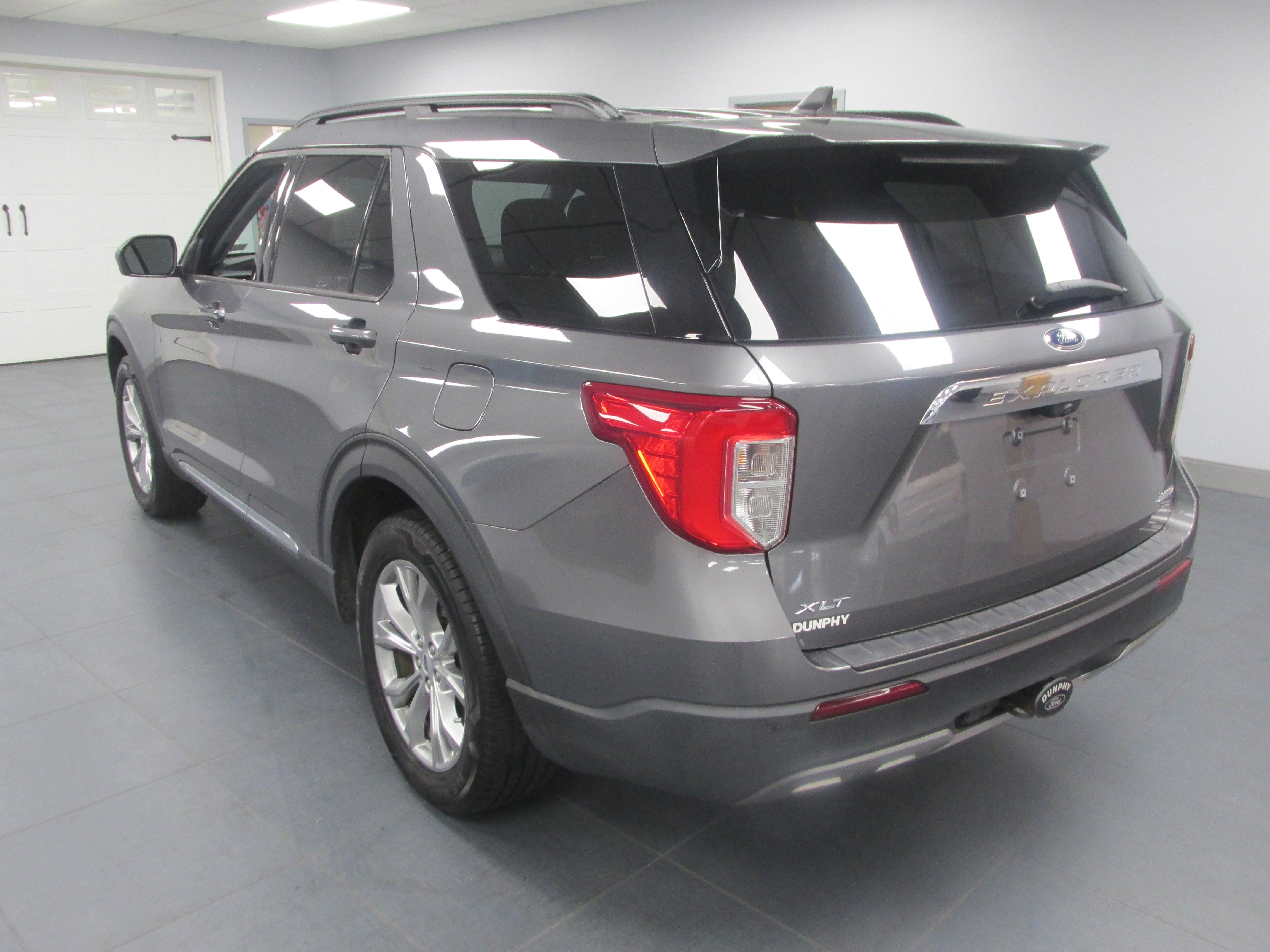Certified 2021 Ford Explorer XLT w/ Equipment Group 202A AWD/4WD image 7