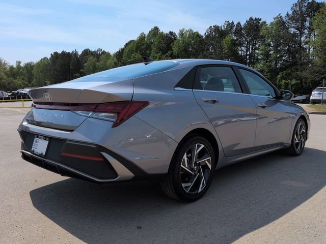 Used 2025 Hyundai Elantra SEL image 4