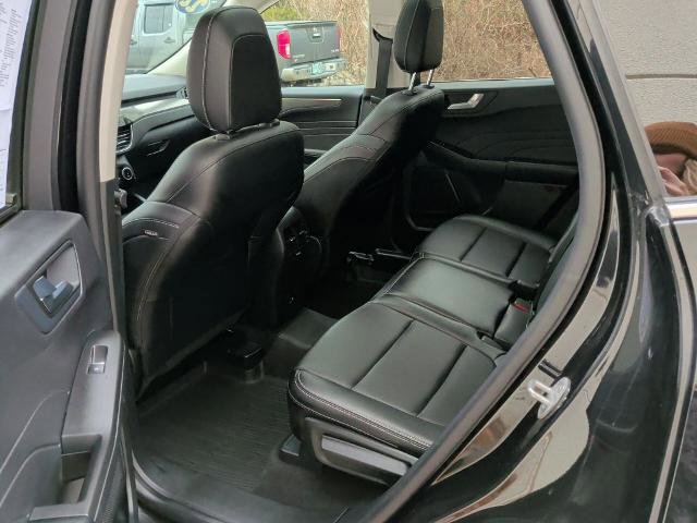 Certified 2022 Ford Escape Titanium w/ Class II Trailer Tow Package image 10