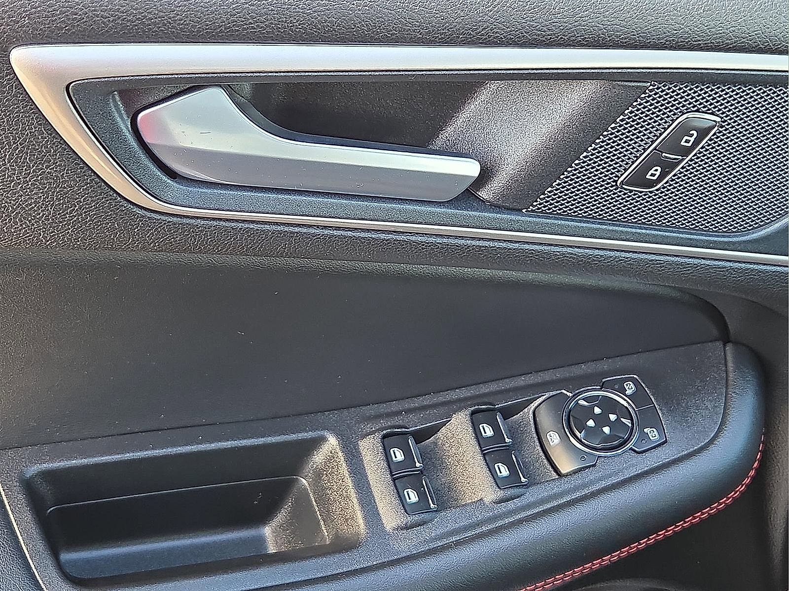 Certified 2024 Ford Edge ST-Line w/ Class II Trailer Tow Package image 13