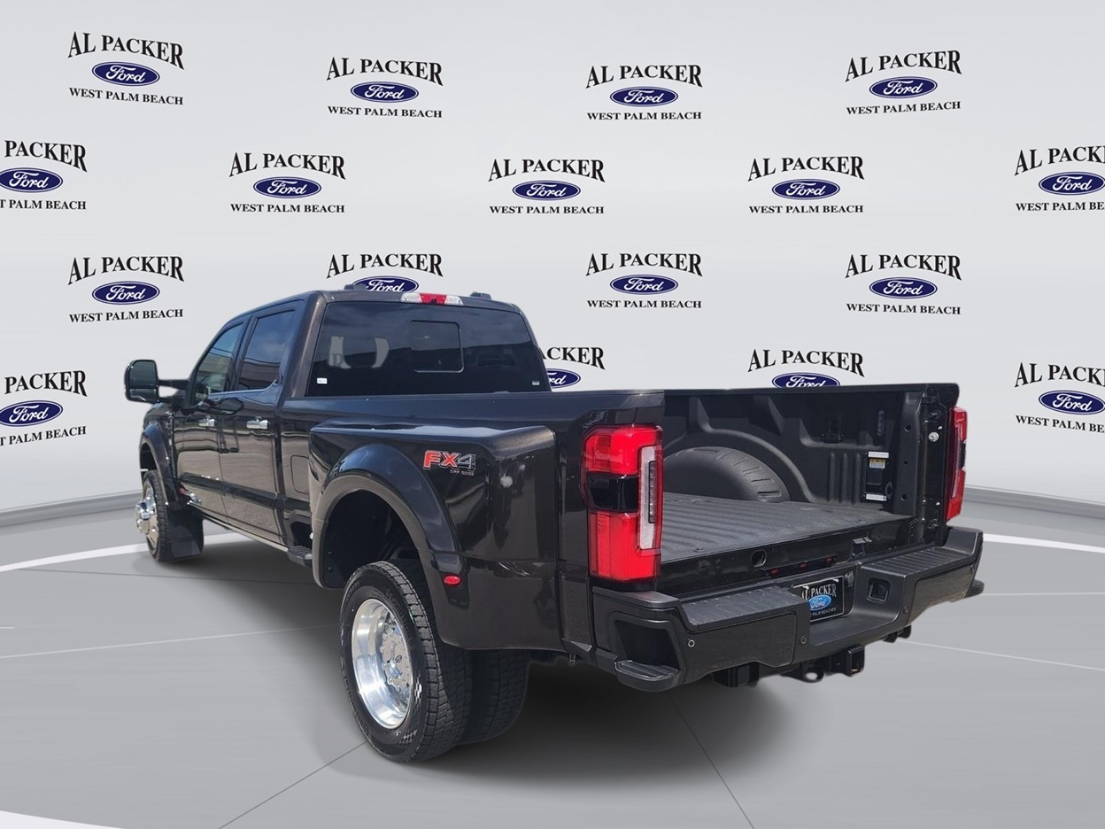 Certified 2025 Ford F450 Platinum w/ Platinum Plus Package AWD/4WD image 3