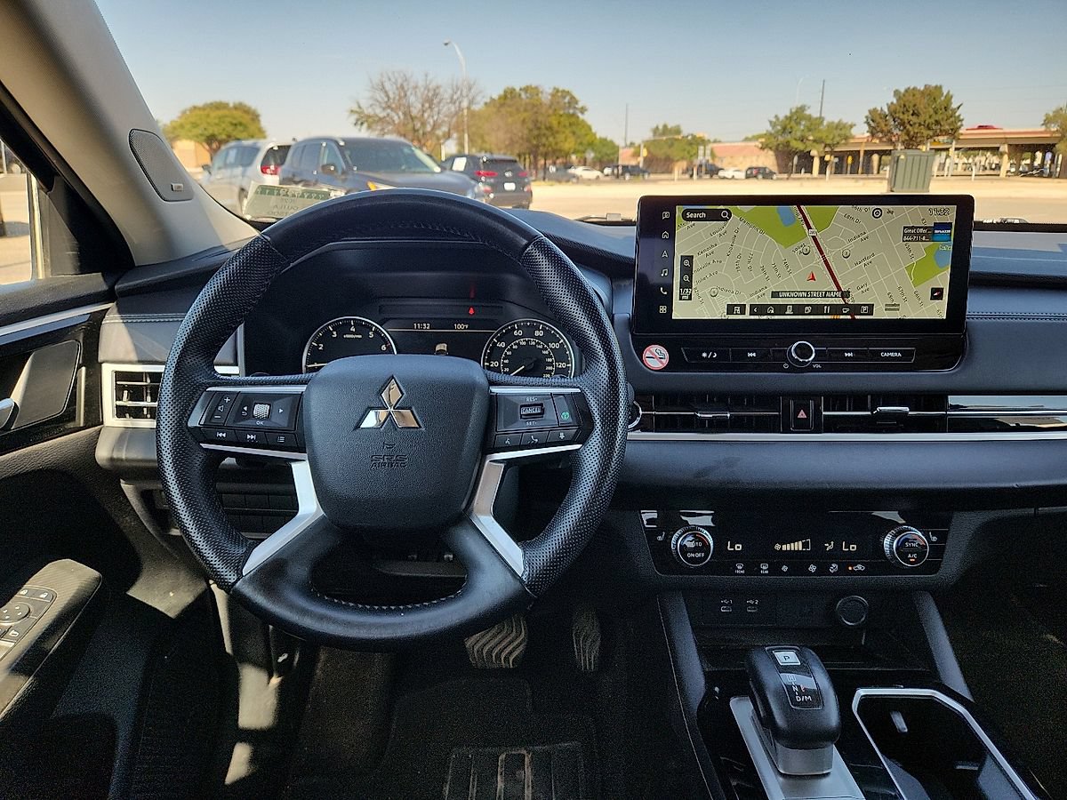 Used 2025 Mitsubishi Outlander SE FWD image 7
