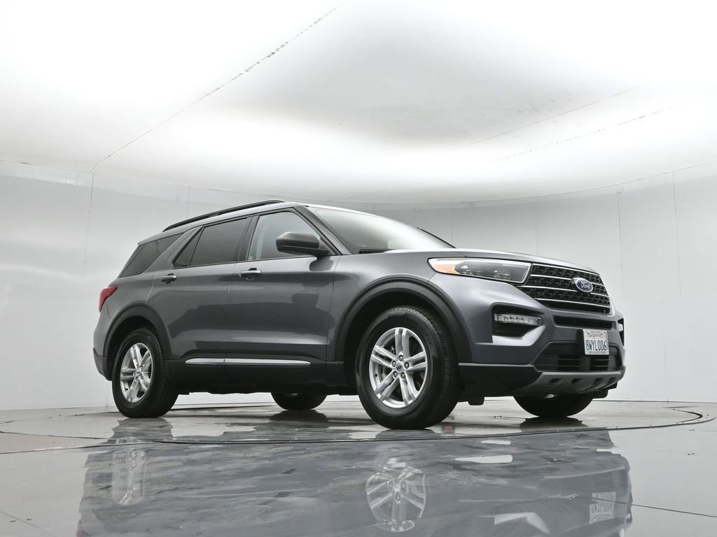 Certified 2021 Ford Explorer XLT image 2