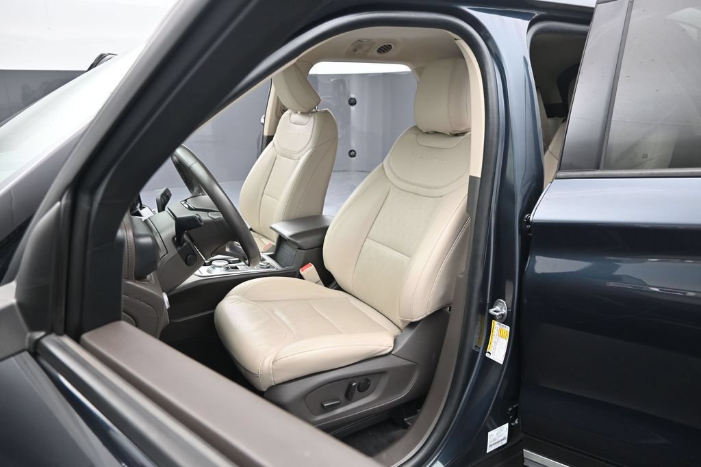 Certified 2023 Ford Explorer Platinum AWD/4WD image 9