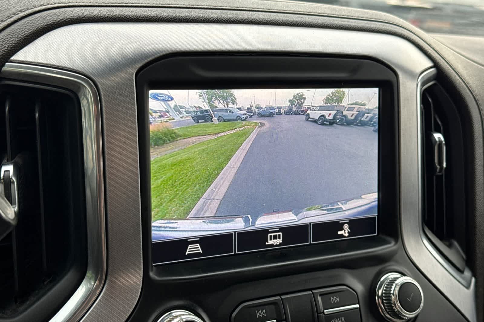 Used 2022 GMC Sierra 1500 SLT w/ SLT Convenience Package AWD/4WD image 18