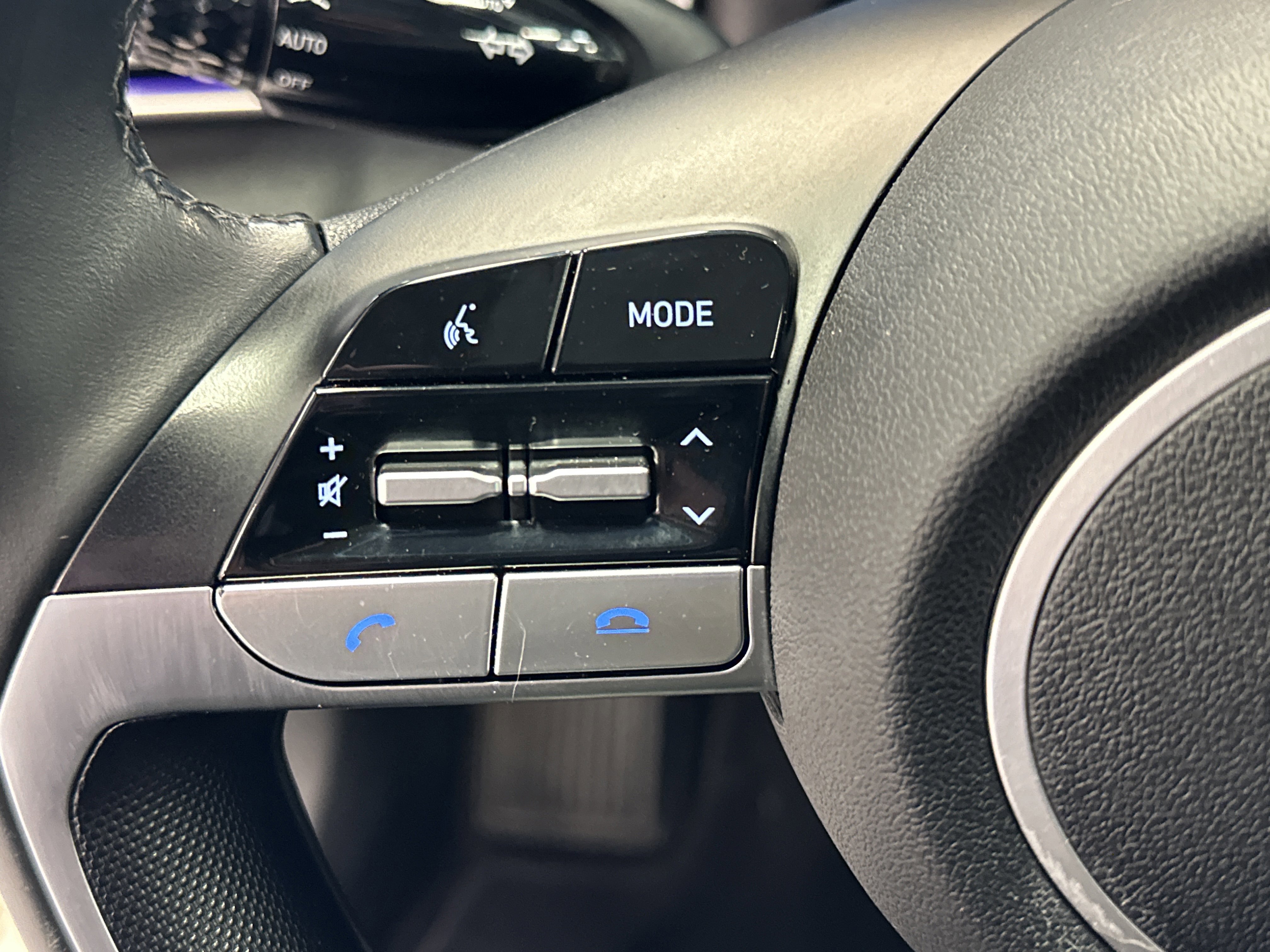 Used 2021 Hyundai Elantra Limited image 32