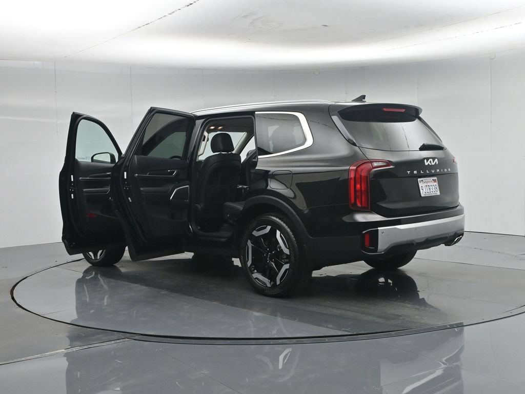 Used 2024 Kia Telluride S FWD image 40