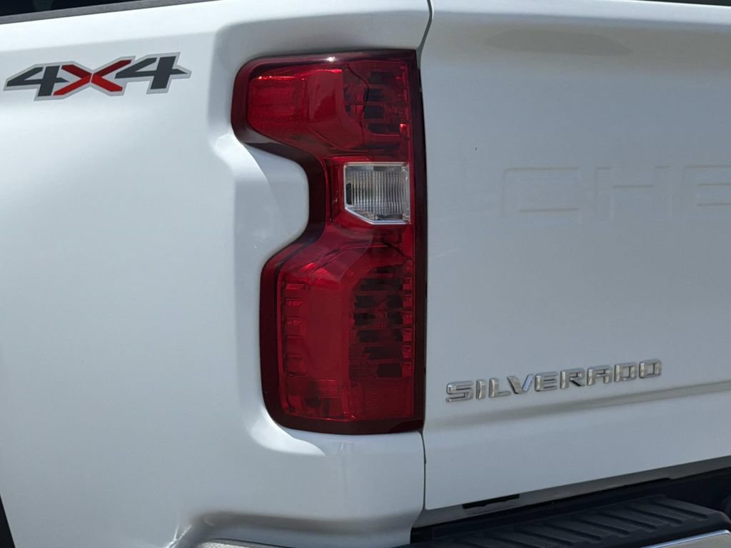 Used 2021 Chevrolet Silverado 2500 LT w/ Fleet Comfort Package AWD/4WD image 9