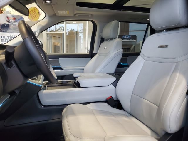 Certified 2025 Ford Expedition Platinum image 5