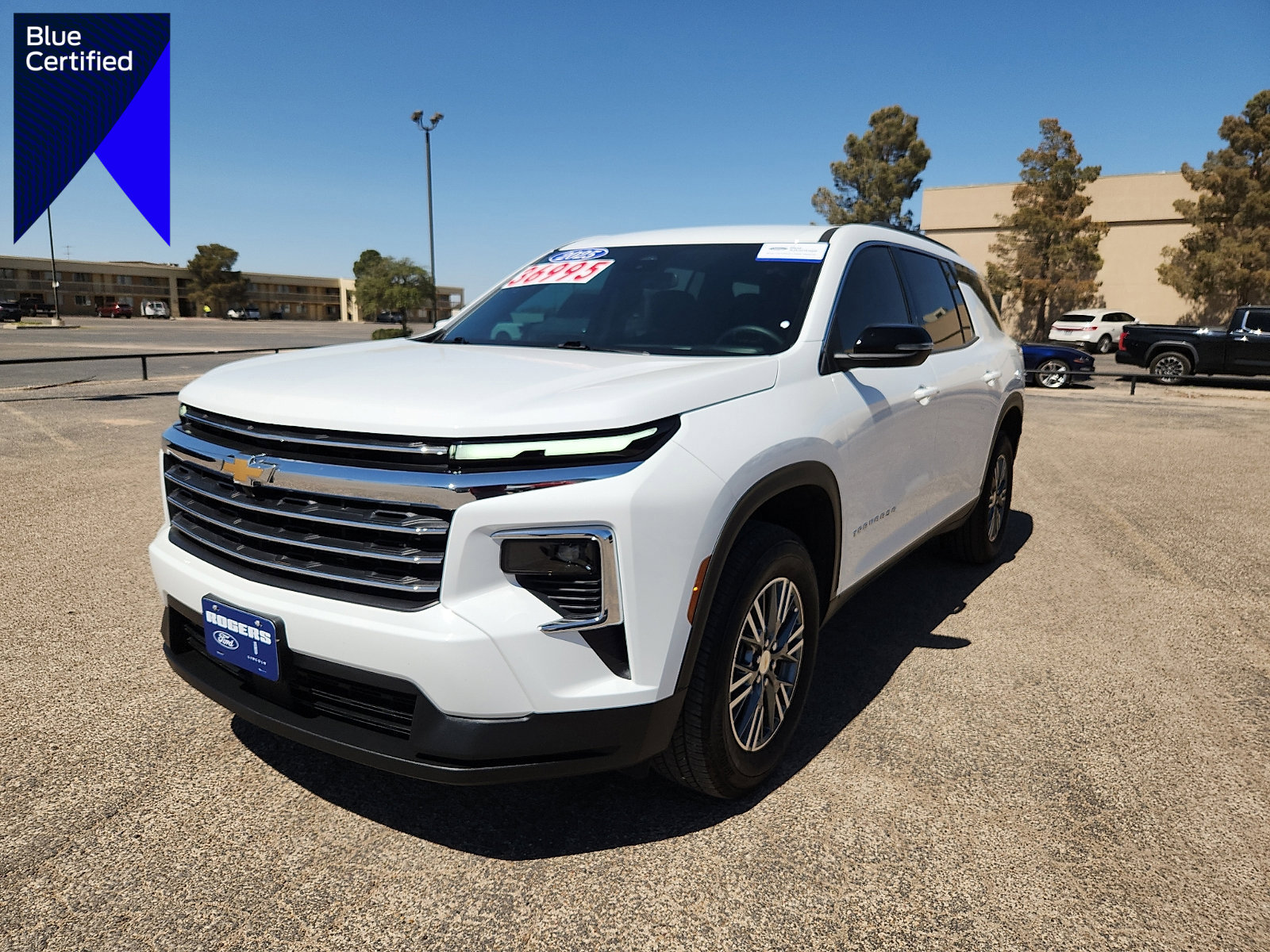 Used 2025 Chevrolet Traverse LT image 1