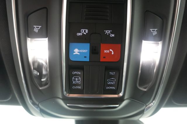 Used 2025 Jeep Grand Cherokee Laredo X AWD/4WD image 17