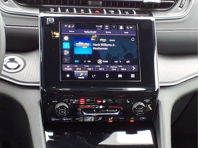 Used 2025 Jeep Grand Cherokee Altitude AWD/4WD image 12