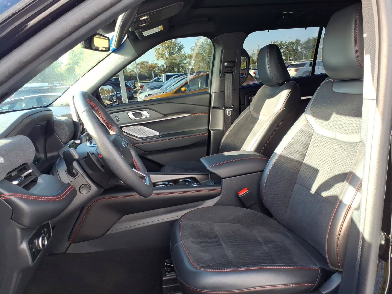 Certified 2025 Ford Explorer ST AWD/4WD image 15