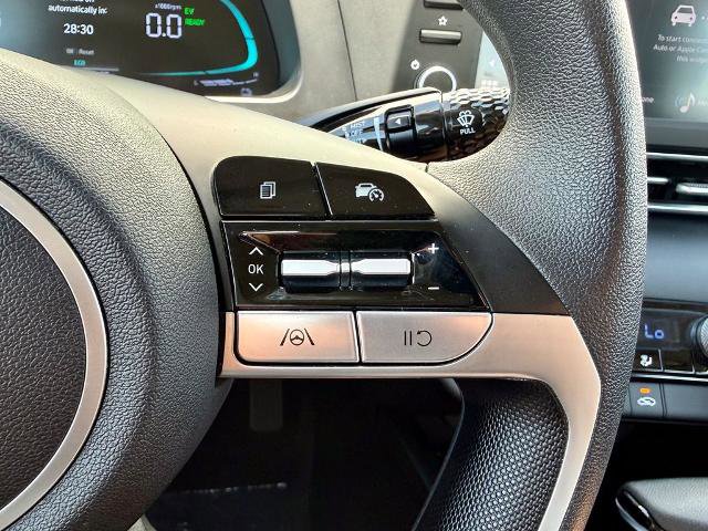 Used 2025 Hyundai Elantra Hybrid FWD image 25