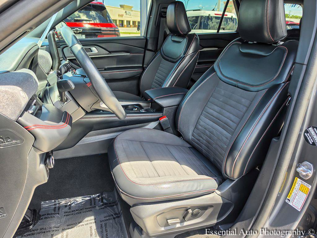 Certified 2025 Ford Explorer ST-Line w/ ST-Line Street Pack AWD/4WD image 9