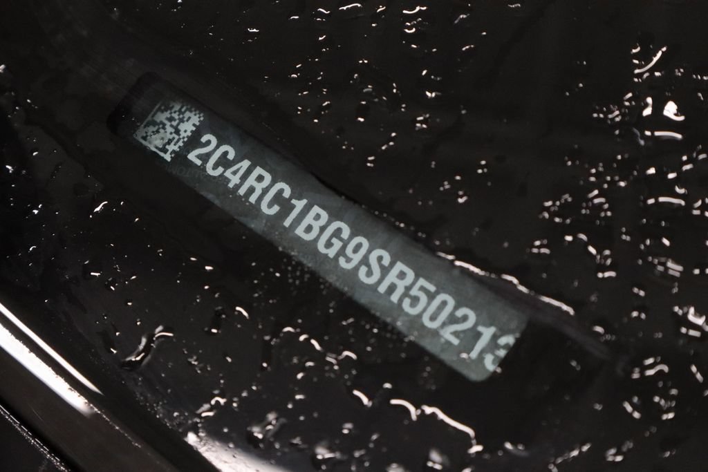 Used 2025 Chrysler Pacifica Select FWD image 32