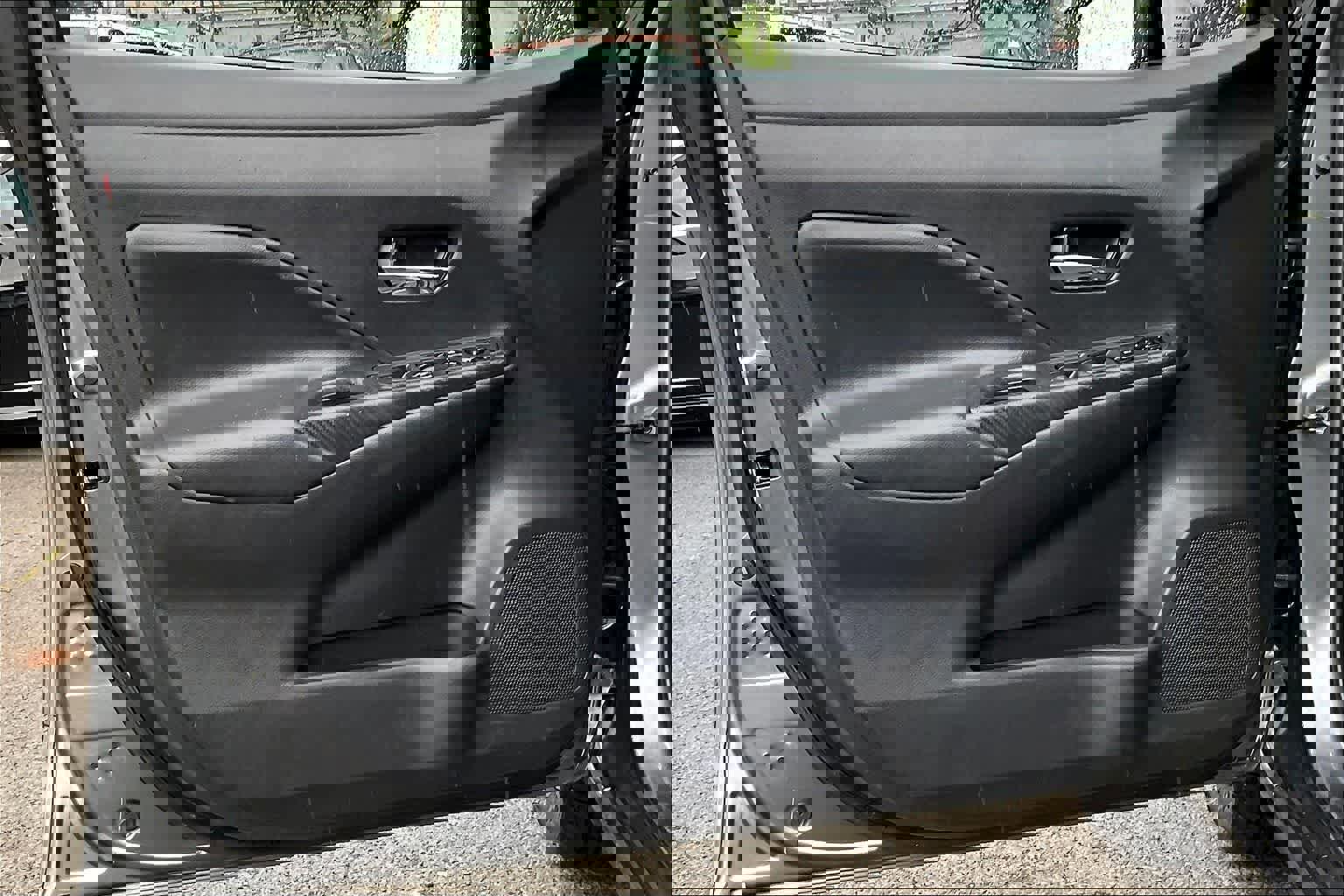 Used 2023 Nissan Versa SV image 27