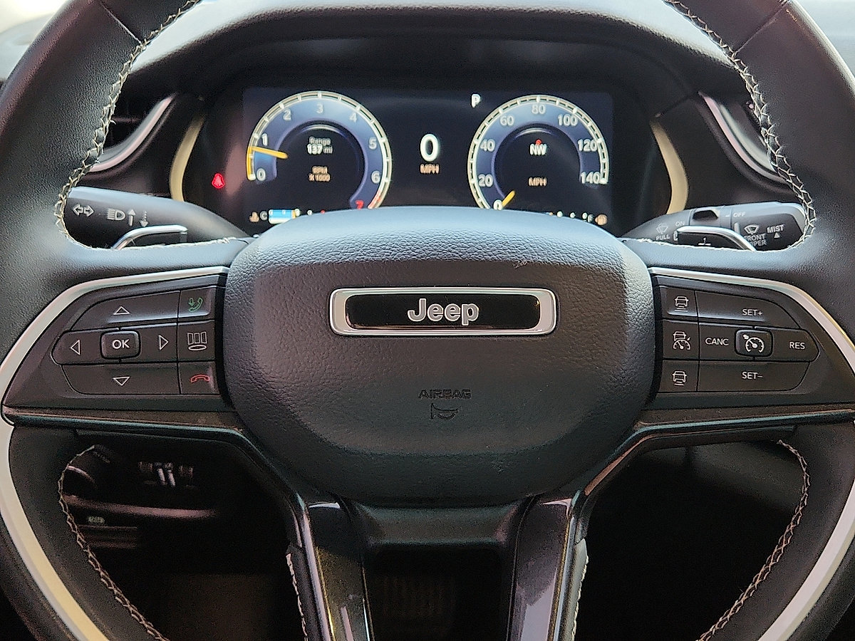 Used 2023 Jeep Grand Cherokee L Laredo AWD/4WD image 11