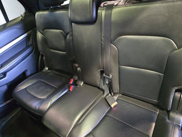 Certified 2018 Ford Explorer XLT w/ Equipment Group 202A AWD/4WD image 18