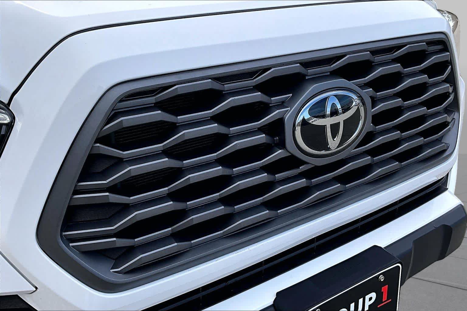 Used 2023 Toyota Tacoma TRD Off-Road w/ TRD Premium Off Road Package AWD/4WD image 31