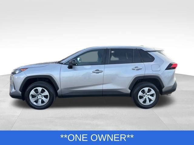 Used 2022 Toyota RAV4 LE image 2