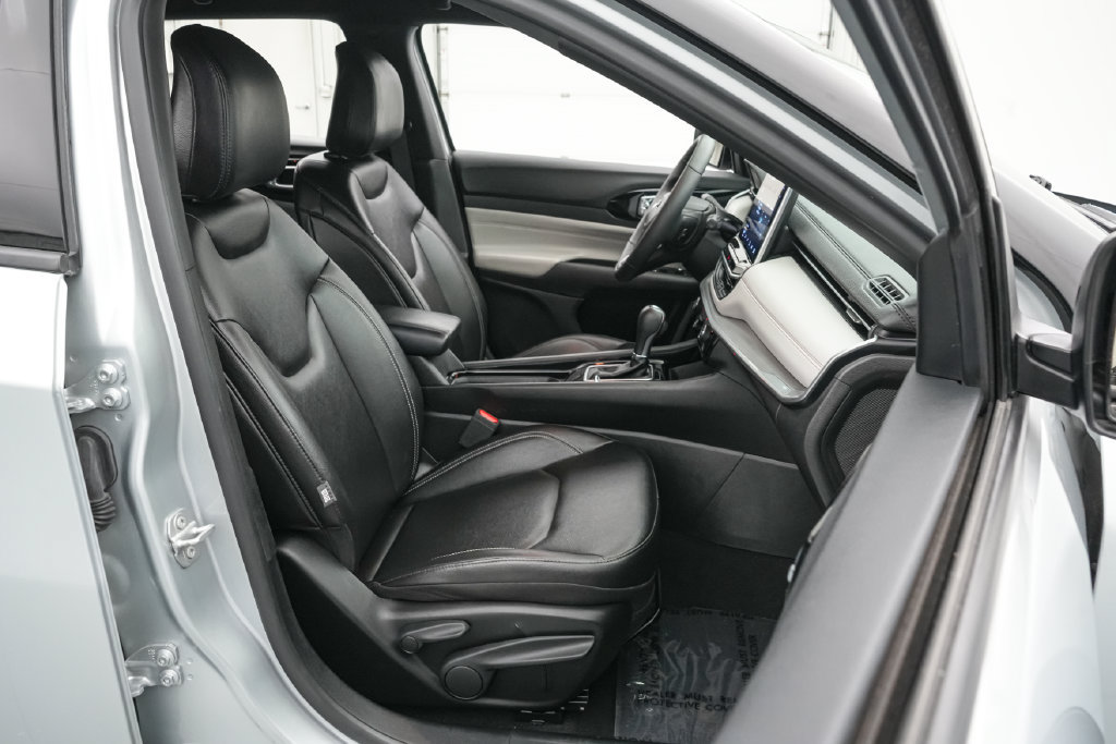 Used 2025 Jeep Compass Limited AWD/4WD image 20