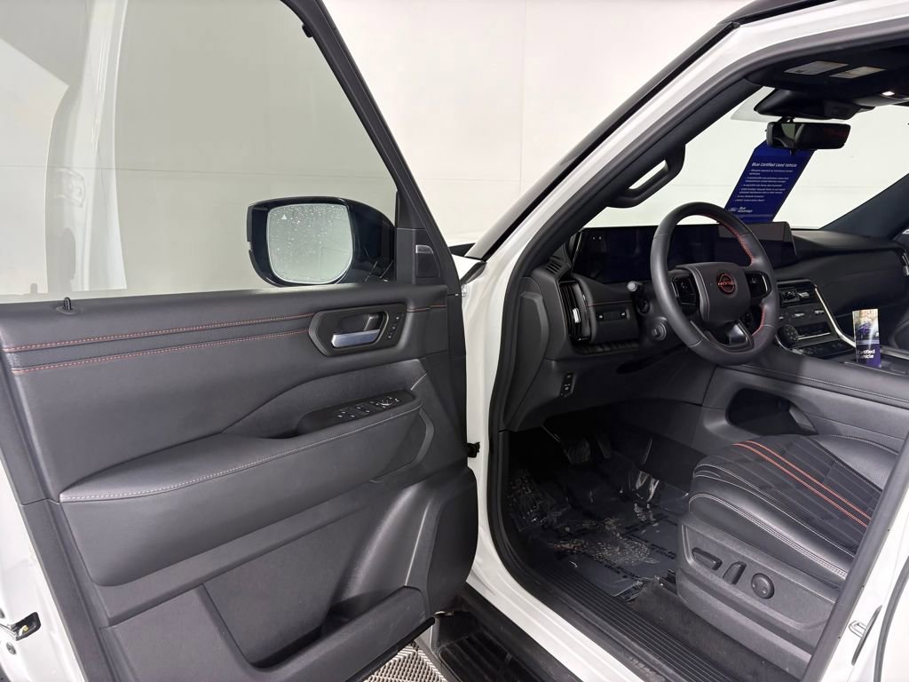 Used 2025 Nissan Armada PRO-4X image 13