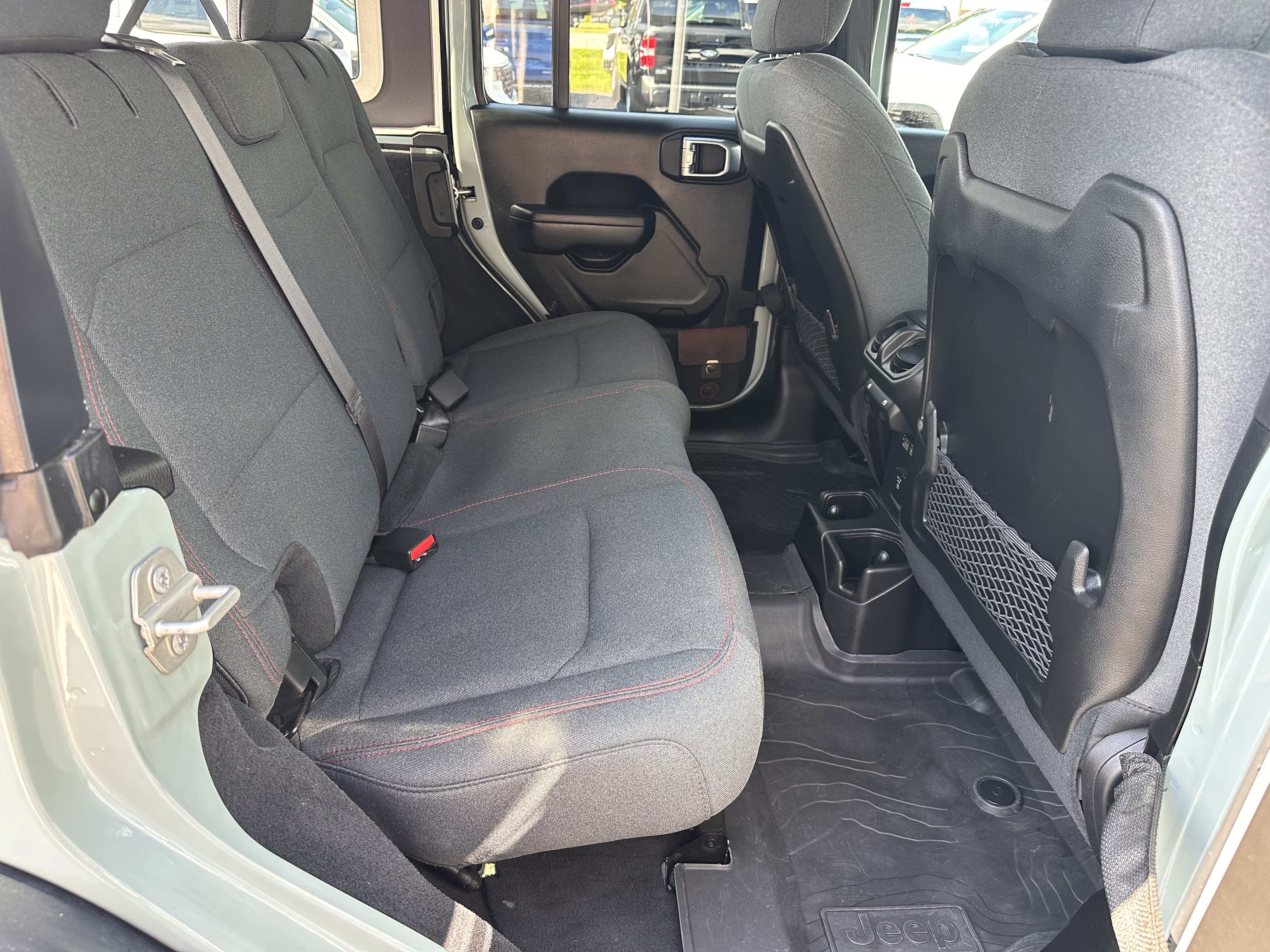 Used 2024 Jeep Wrangler Unlimited Rubicon w/ Convenience Group AWD/4WD image 16