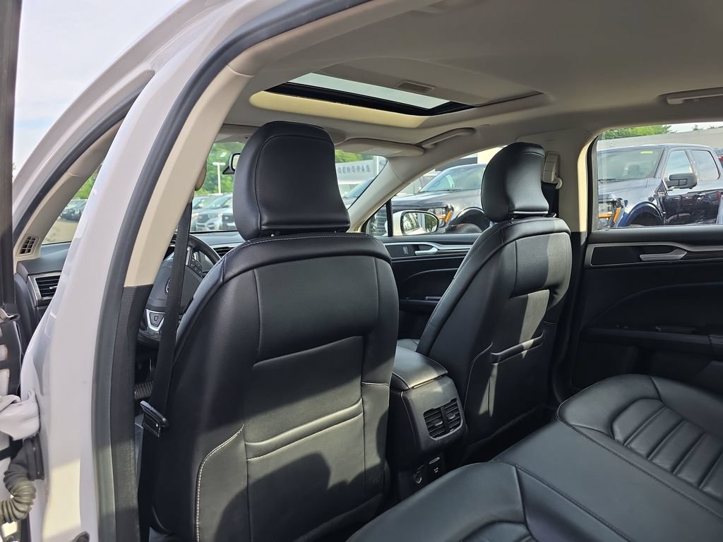Certified 2017 Ford Fusion Energi SE FWD image 18