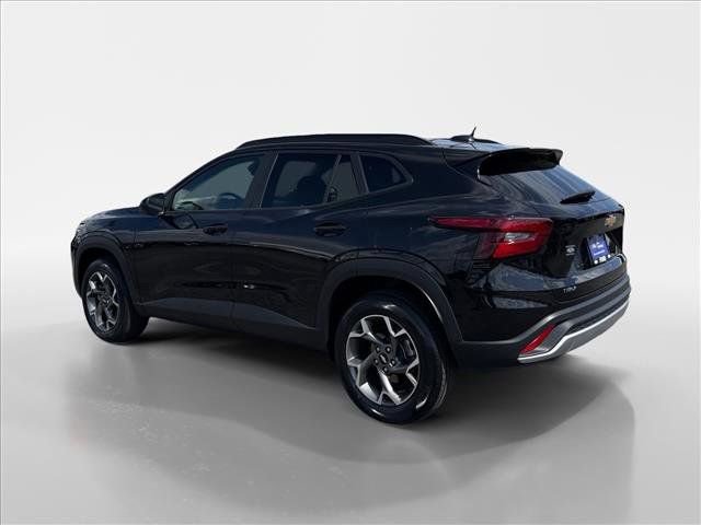 Used 2025 Chevrolet Trax LT image 4