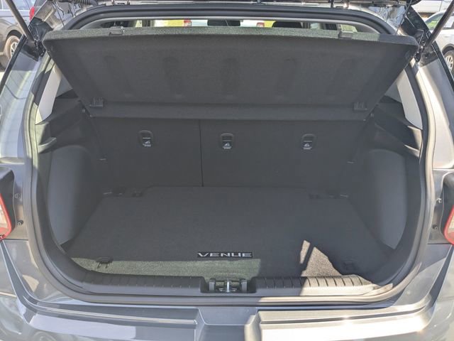 Used 2024 Hyundai Venue Limited FWD image 11