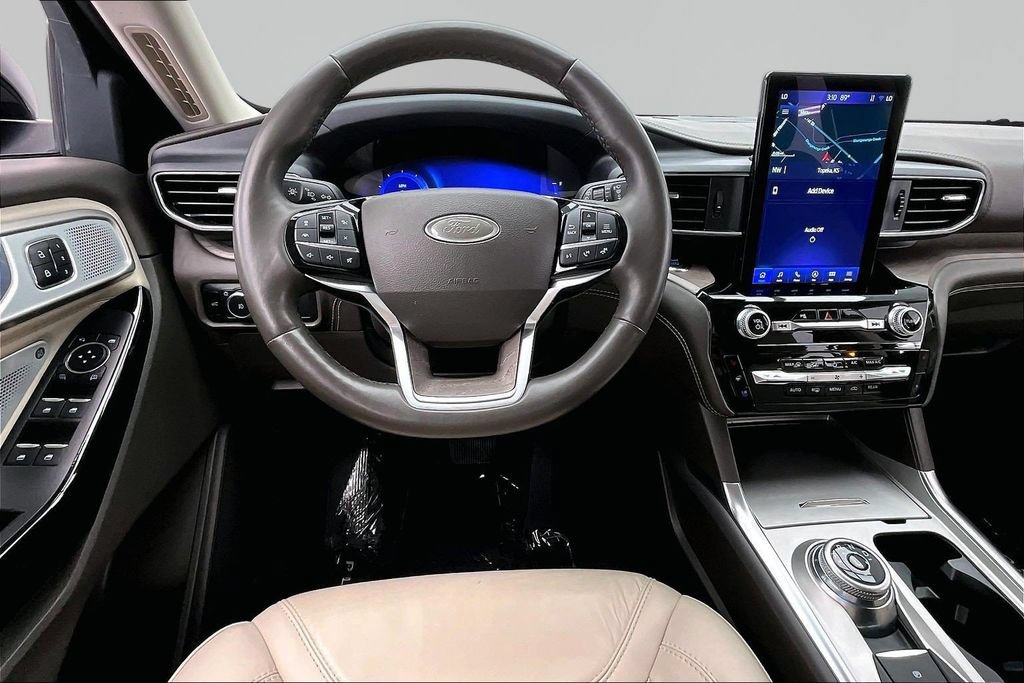 Certified 2024 Ford Explorer Platinum w/ Technology Package AWD/4WD image 5