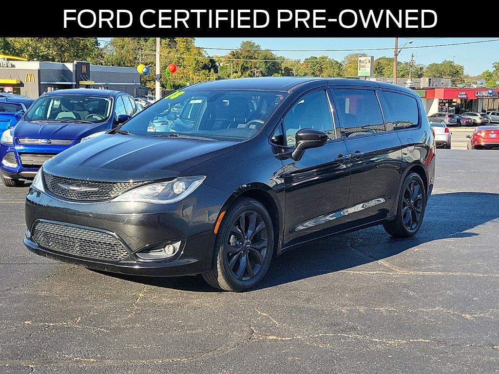 Used 2018 Chrysler Pacifica Touring Plus w/ S Appearance Package FWD image 2