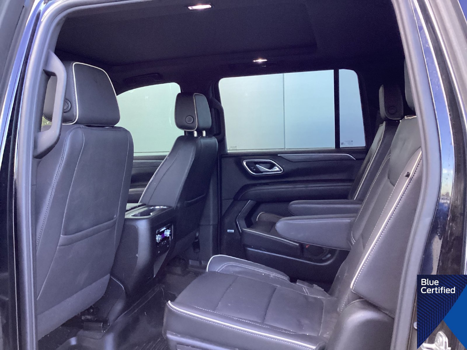 Used 2023 GMC Yukon XL SLT w/ SLT Premium Package AWD/4WD image 6