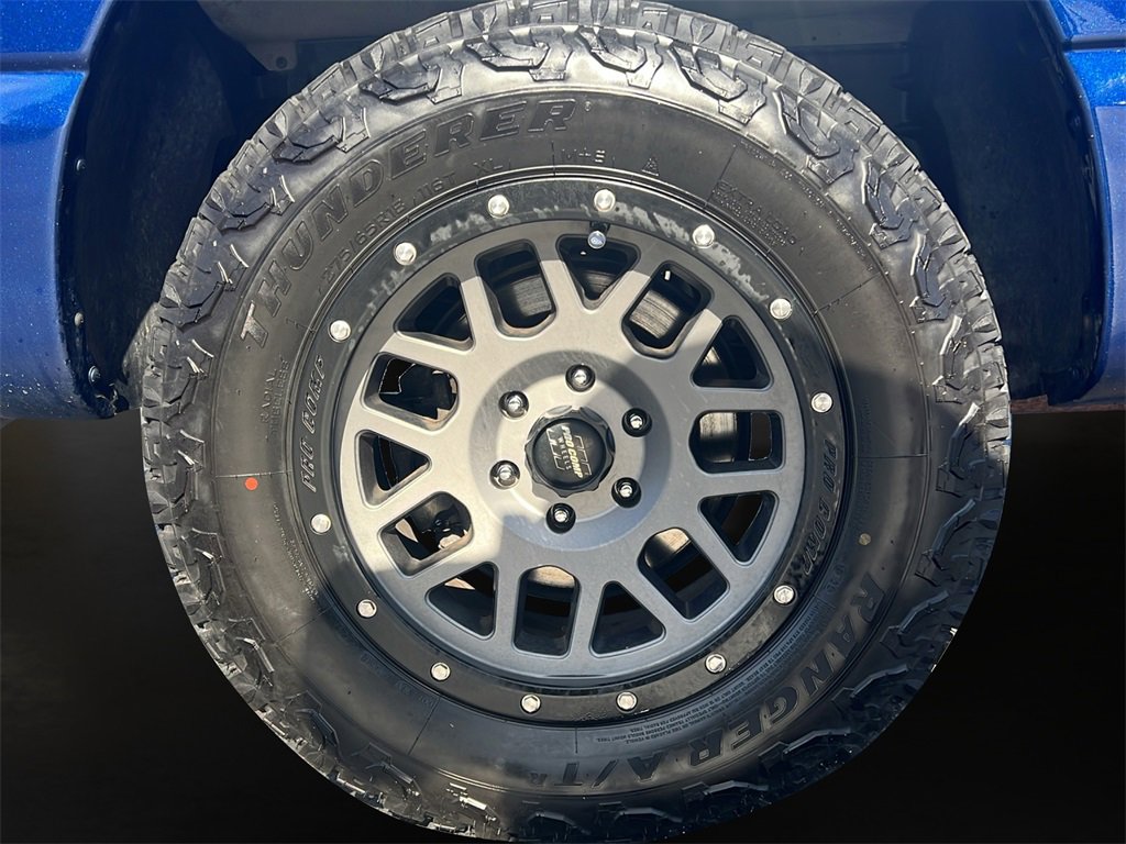 Used 2019 Nissan Titan SV image 5