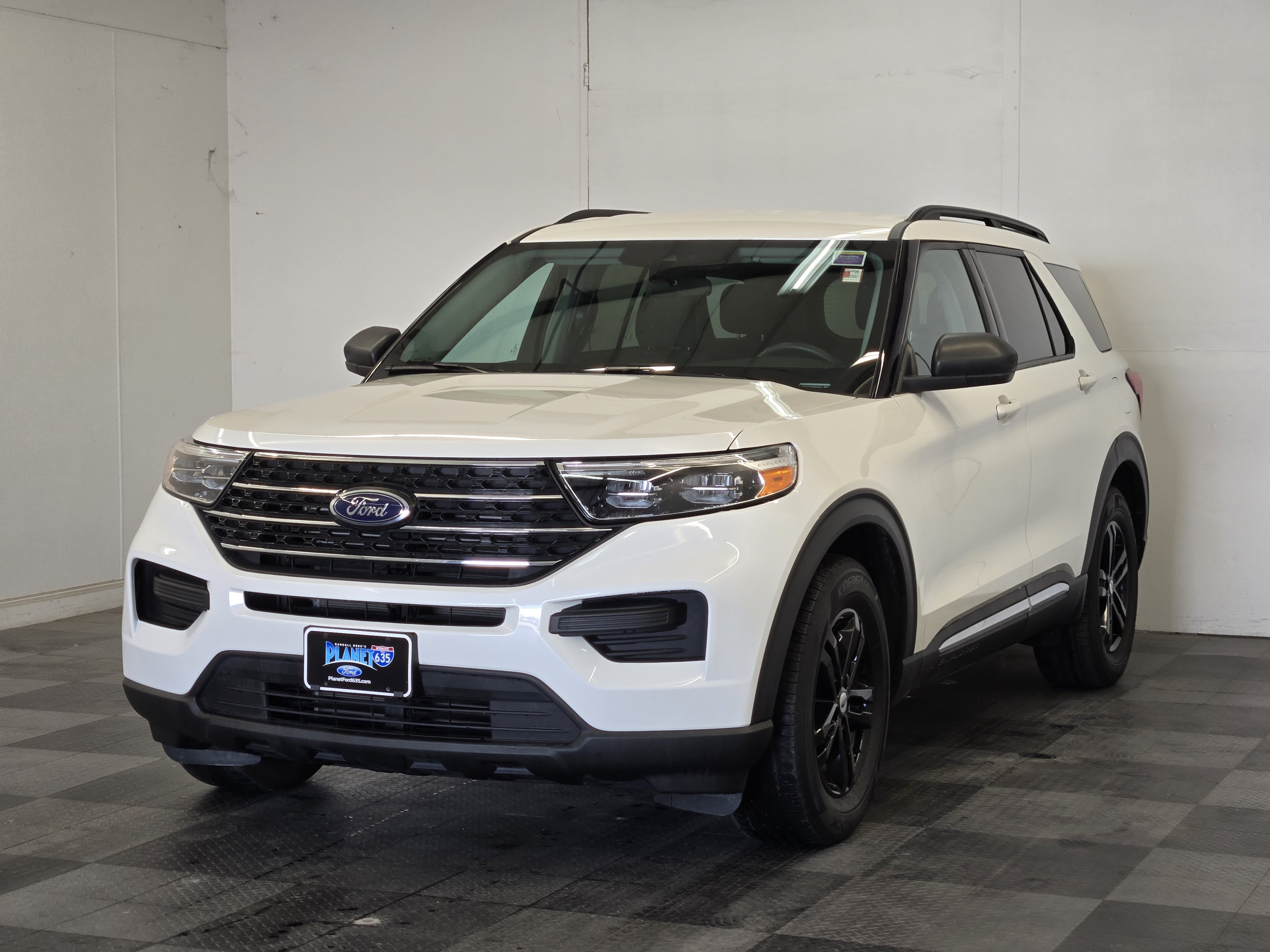 Certified 2023 Ford Explorer XLT RWD image 4
