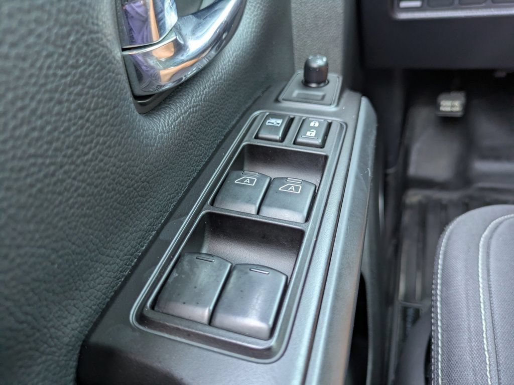 Used 2019 Nissan Titan SV w/ SV Convenience Package RWD image 26